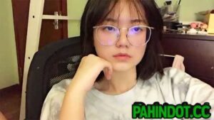 Biglaang Pinasilip ang Tahong ni Cute