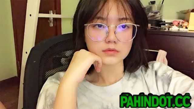 Biglaang Pinasilip ang Tahong ni Cute