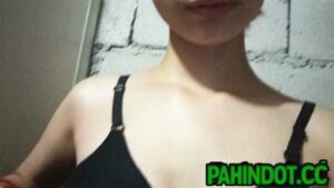 Close up Video Finger sa Wet na Kepyas