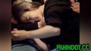 Dinukot Titi ng Driver, Kaya Kinantot sa Loob ng Kotse