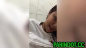 Lip Bite Muna Bago Magkalikot