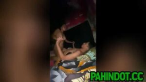Masayang Nagkantutan sa Madilim na Kwarto
