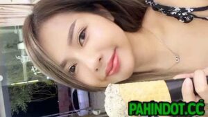 Masturbate After Kumain ng Ice Cream sa Labas