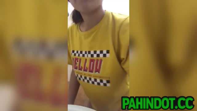 Nagsalsal ng Puki si Naomi