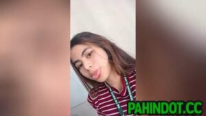 Napapikit habang Tinutuhog ng Maugat na Etits