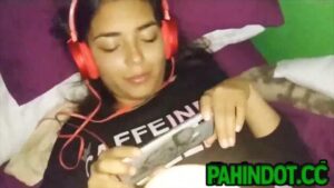 Nuod Nyorn habang Nakikipagiyotan si Girl