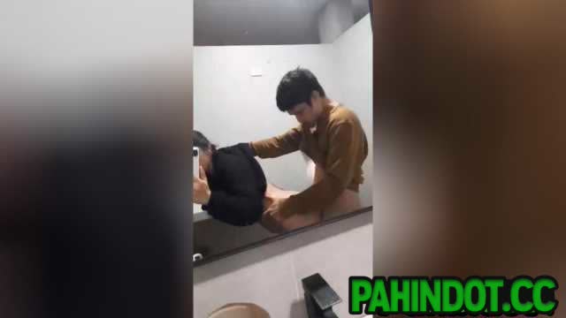 Sakto Walang Tao sa Cr Kaya Nagkantutan