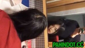 Sarap Kumantot ng Babaeng Chick sa Harap ng Salamin