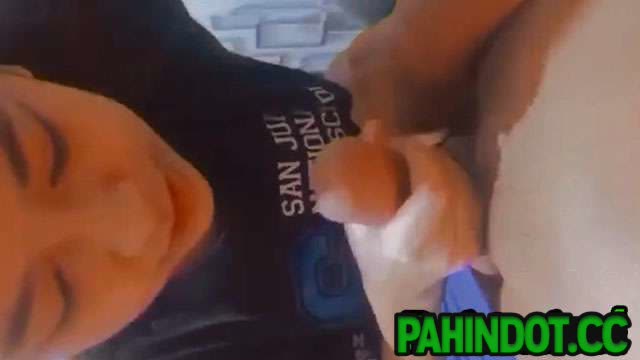 Tinikman ang Dulo ng Burat ni Bf